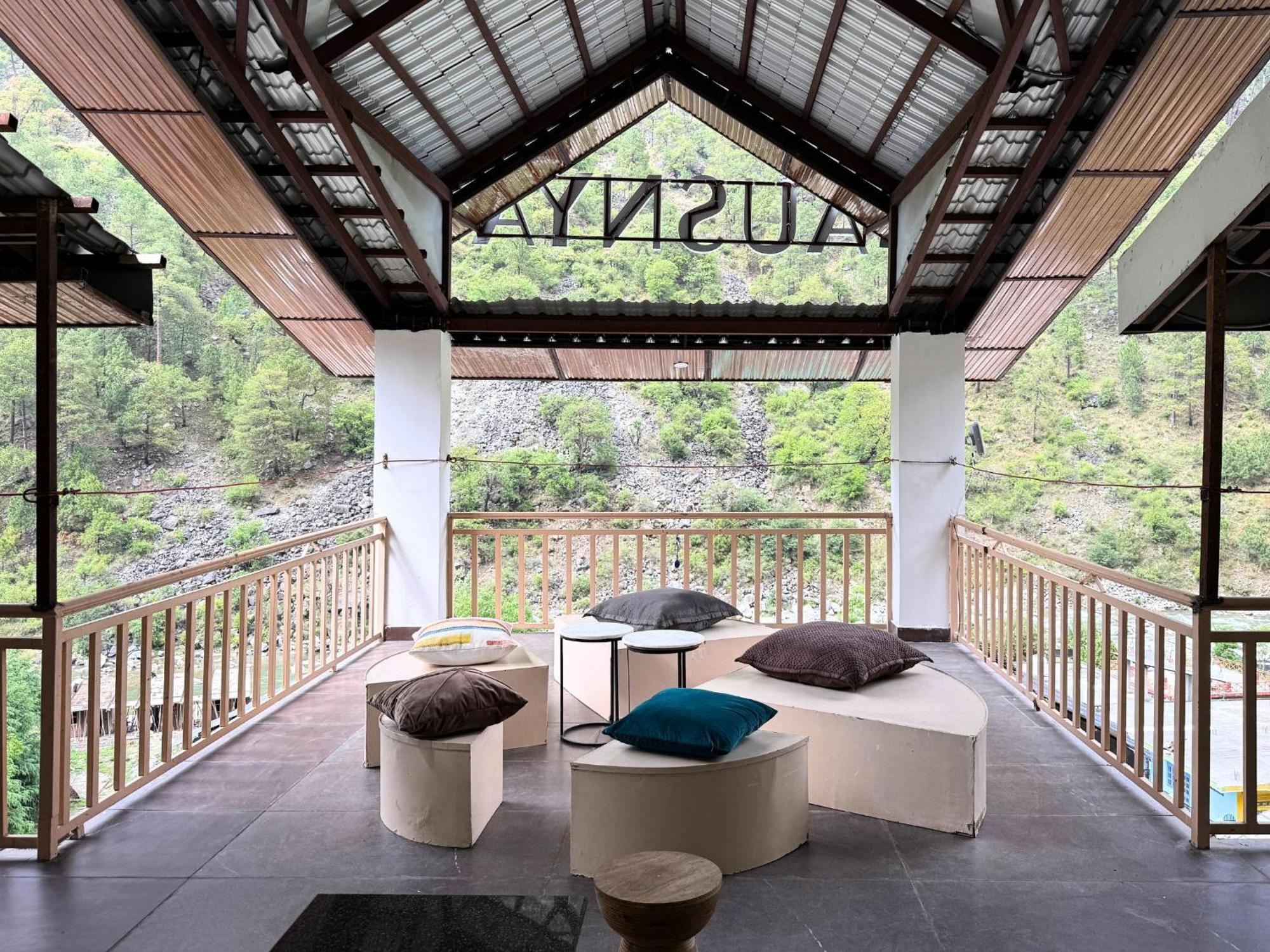 Ausnya Tirthan Banjar Bagian luar foto